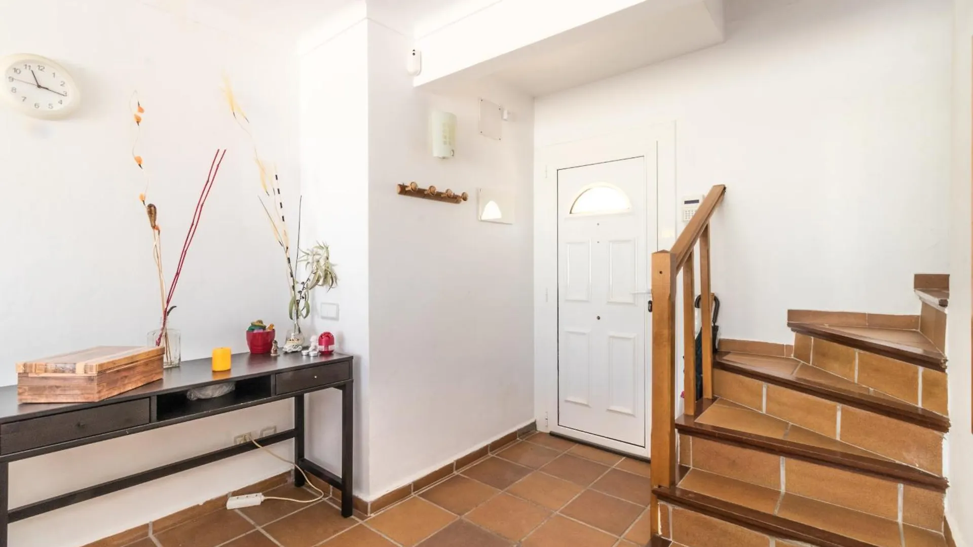 5 Habitaciones, 3 Banos, Piscina Privada, Amarre 15M Эмпуриабрава