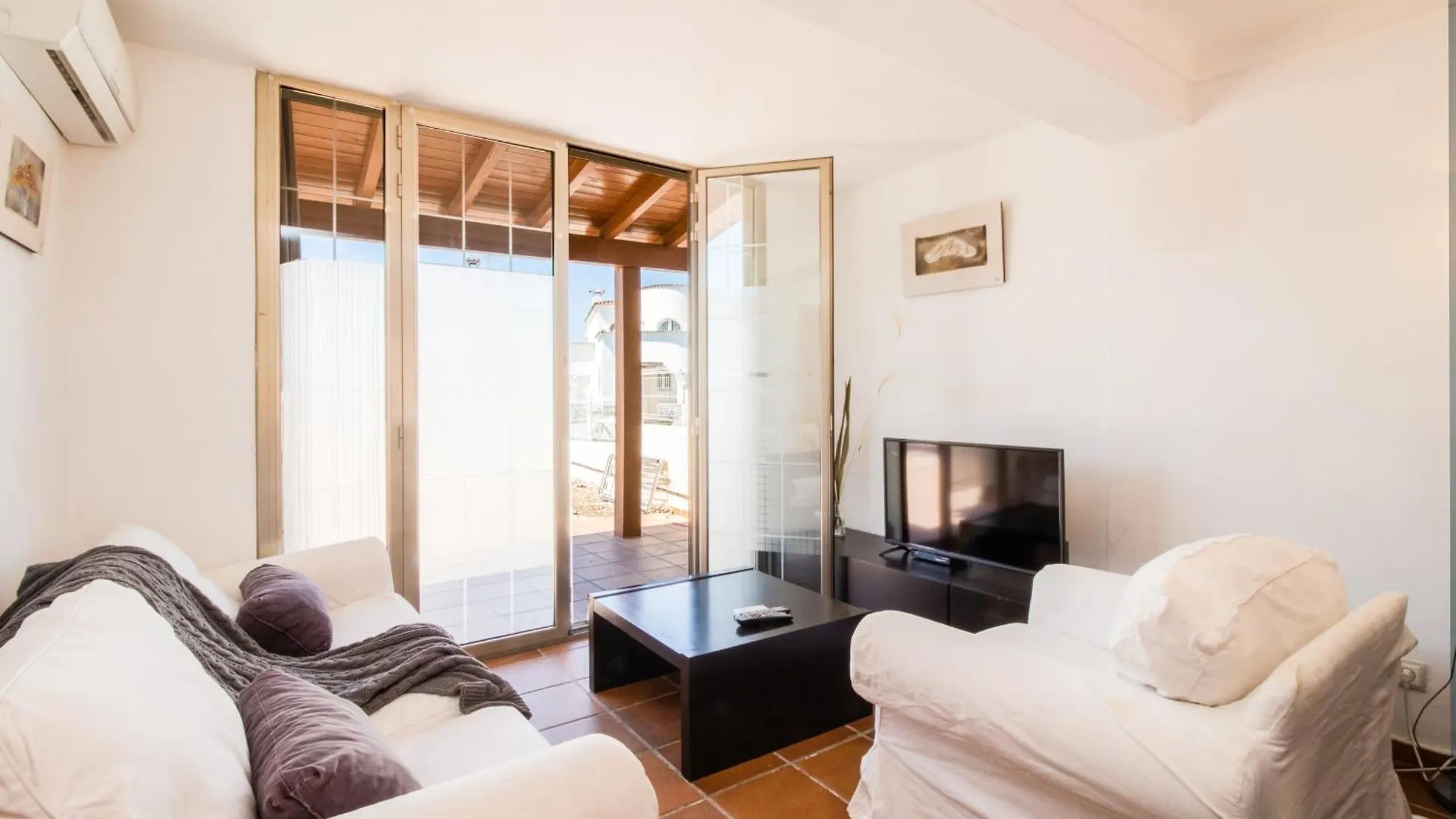 5 Habitaciones, 3 Banos, Piscina Privada, Amarre 15M Эмпуриабрава Испания