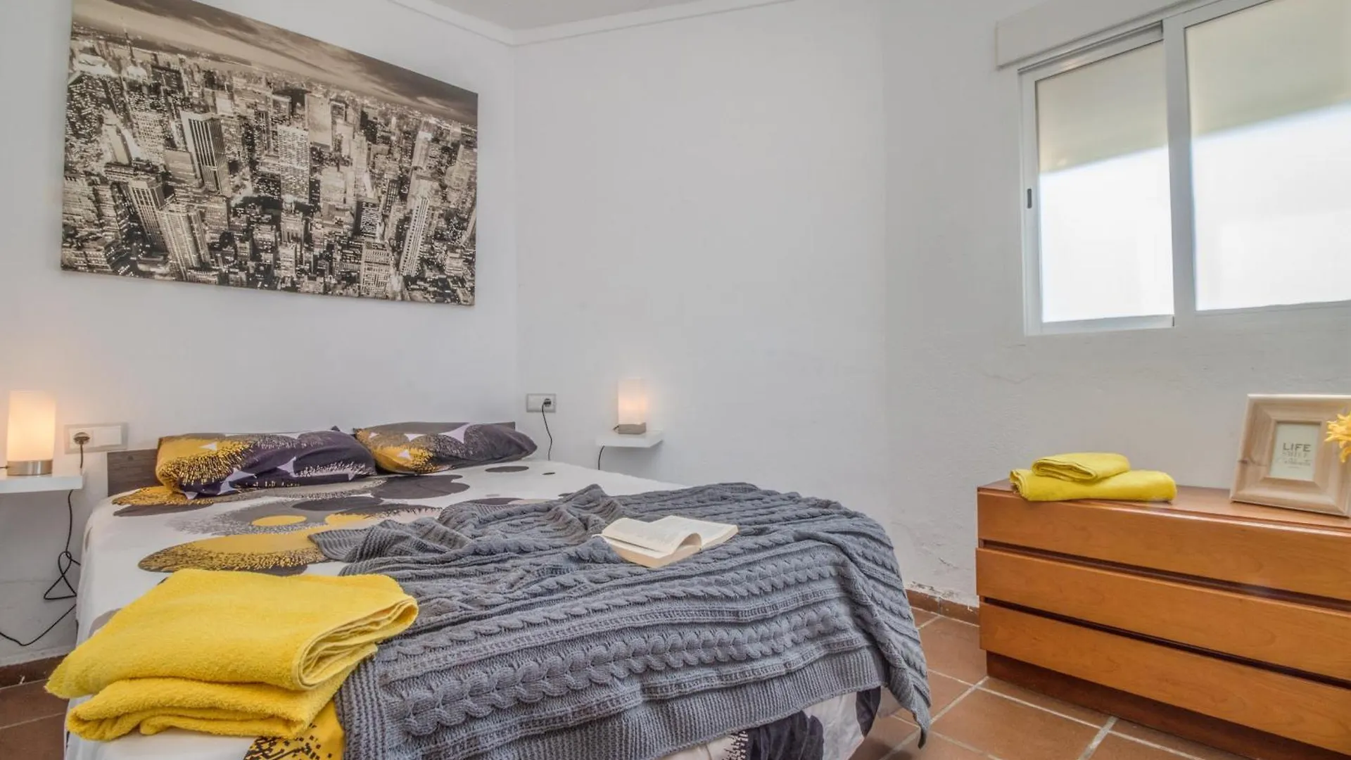 5 Habitaciones, 3 Banos, Piscina Privada, Amarre 15M Empuriabrava