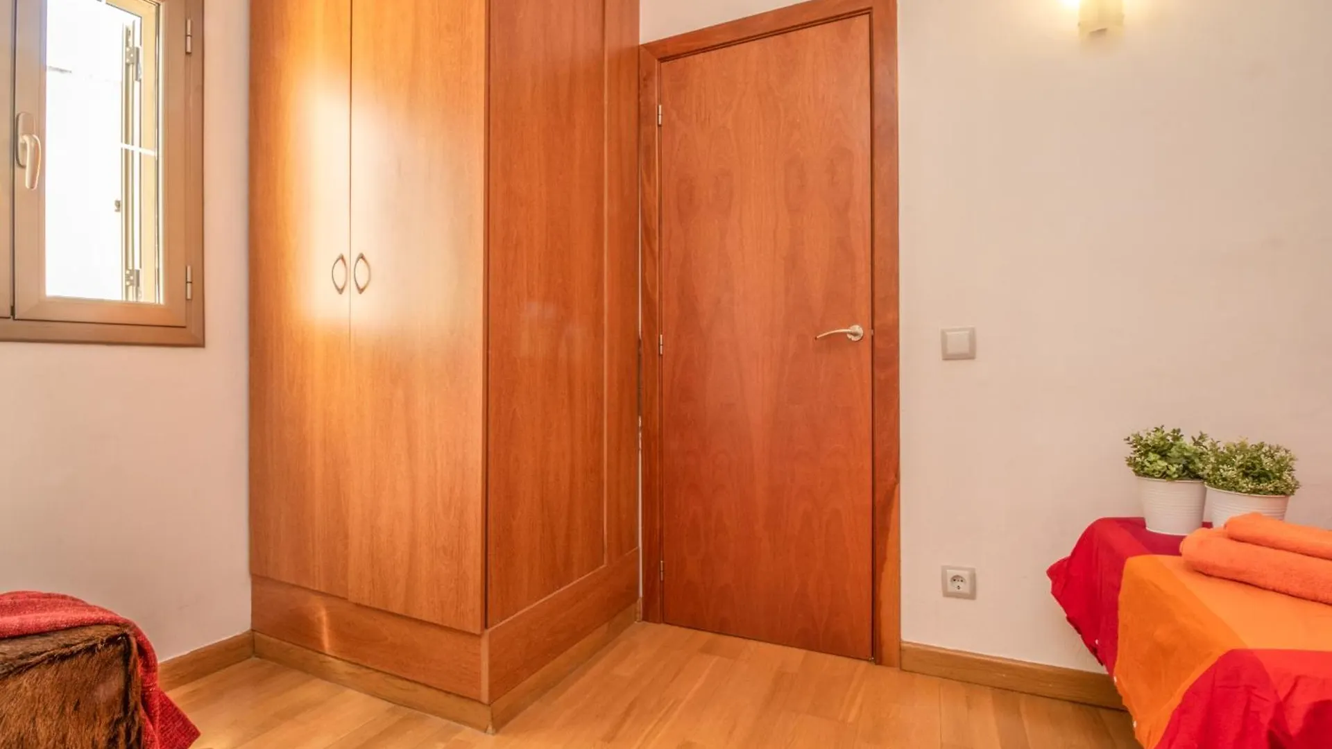 5 Habitaciones, 3 Banos, Piscina Privada, Amarre 15M Empuriabrava