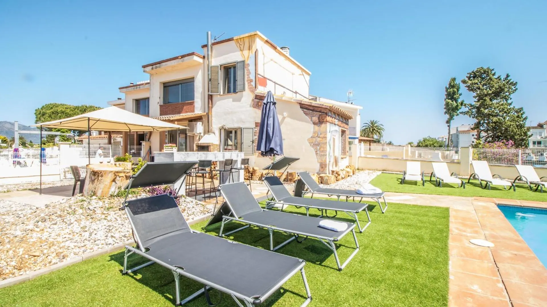 5 Habitaciones, 3 Banos, Piscina Privada, Amarre 15M Empuriabrava 0*,  Spain