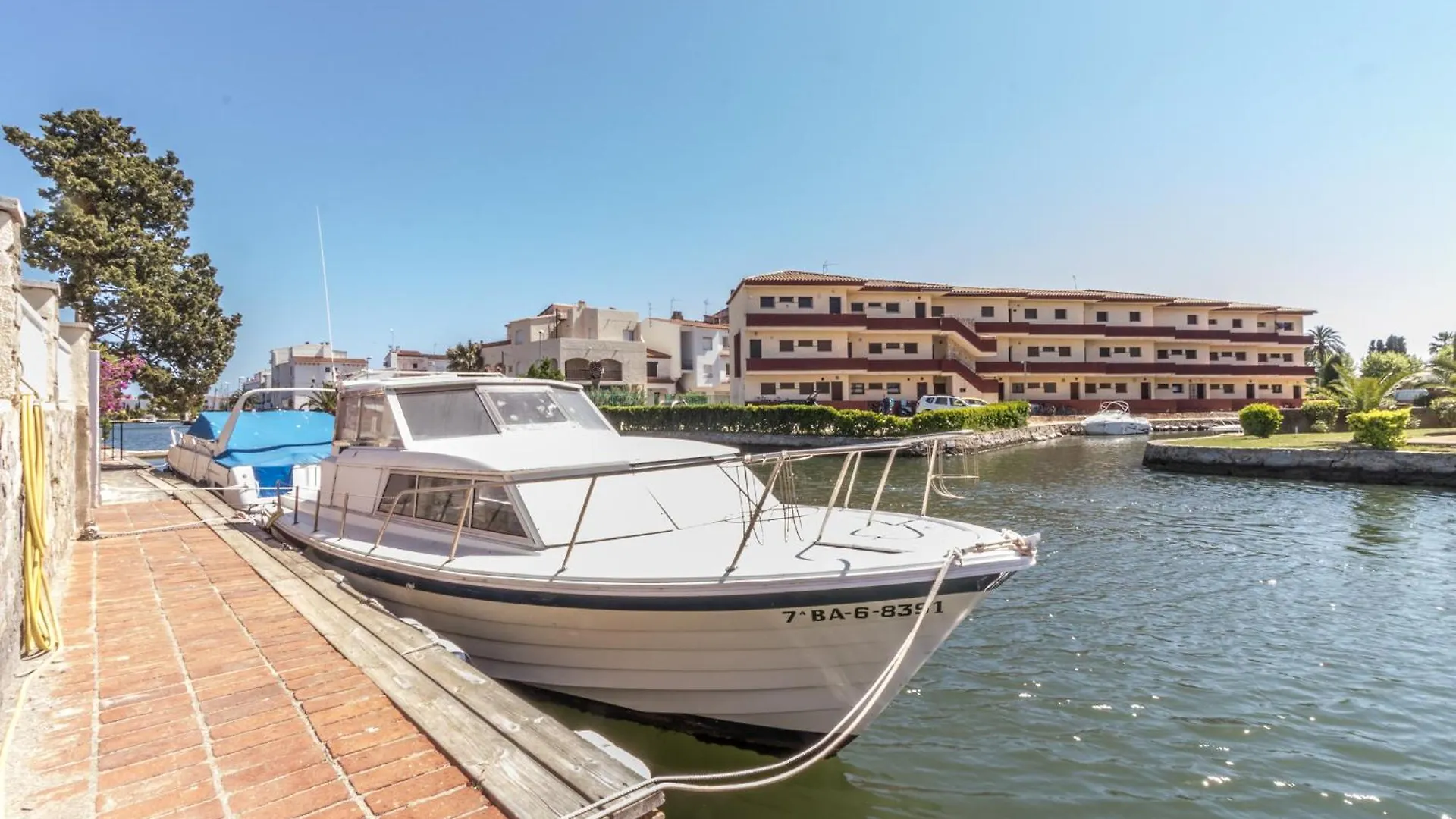 5 Habitaciones, 3 Banos, Piscina Privada, Amarre 15M Empuriabrava 0*,
