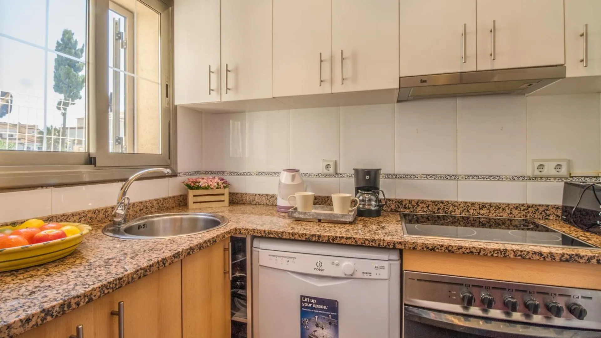 Holiday home 5 Habitaciones, 3 Banos, Piscina Privada, Amarre 15M Empuriabrava