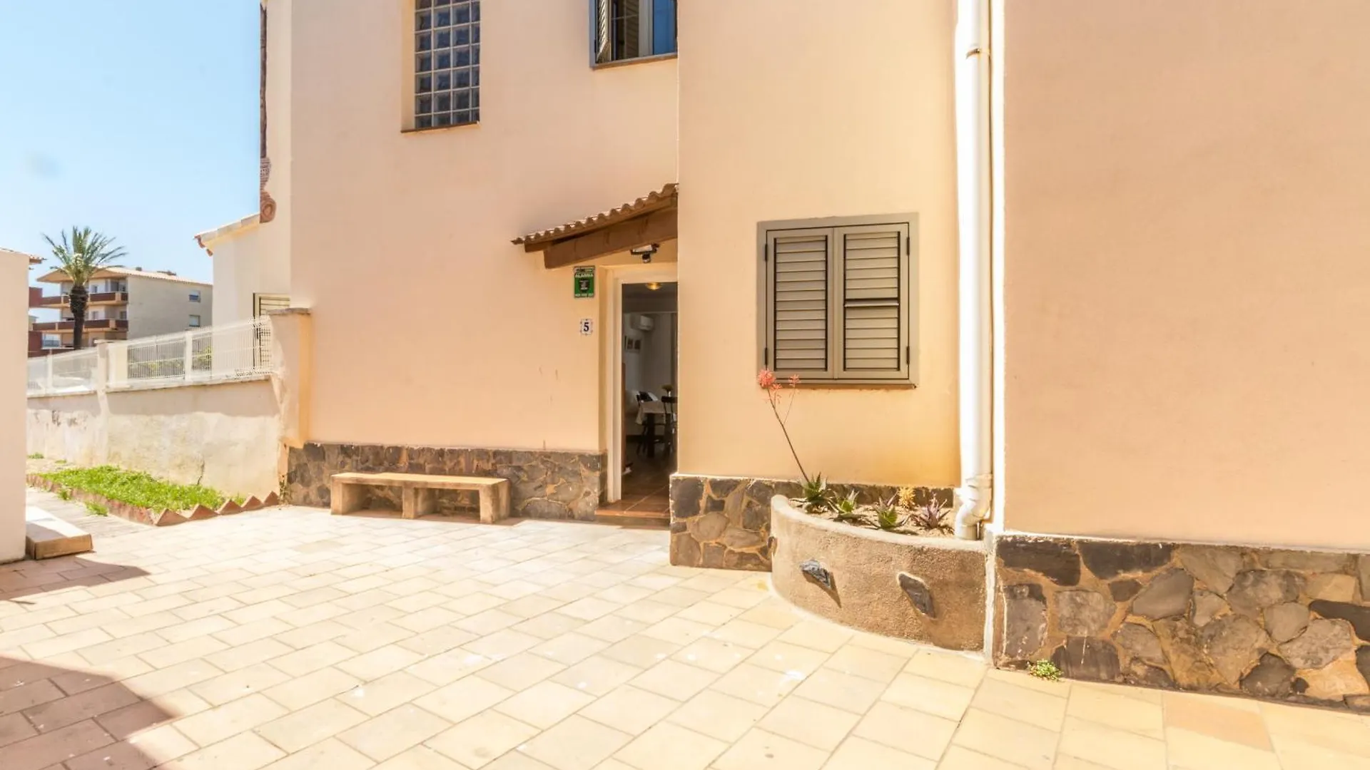 5 Habitaciones, 3 Banos, Piscina Privada, Amarre 15M Empuriabrava Holiday home