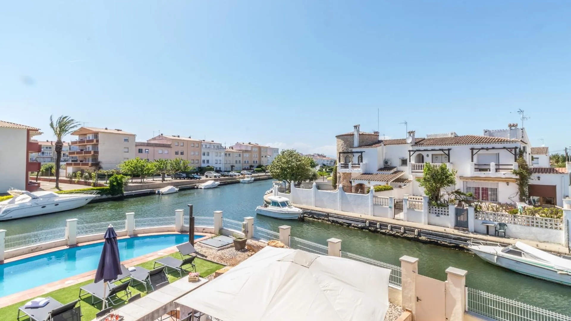 5 Habitaciones, 3 Banos, Piscina Privada, Amarre 15M Empuriabrava 0*,  Spain