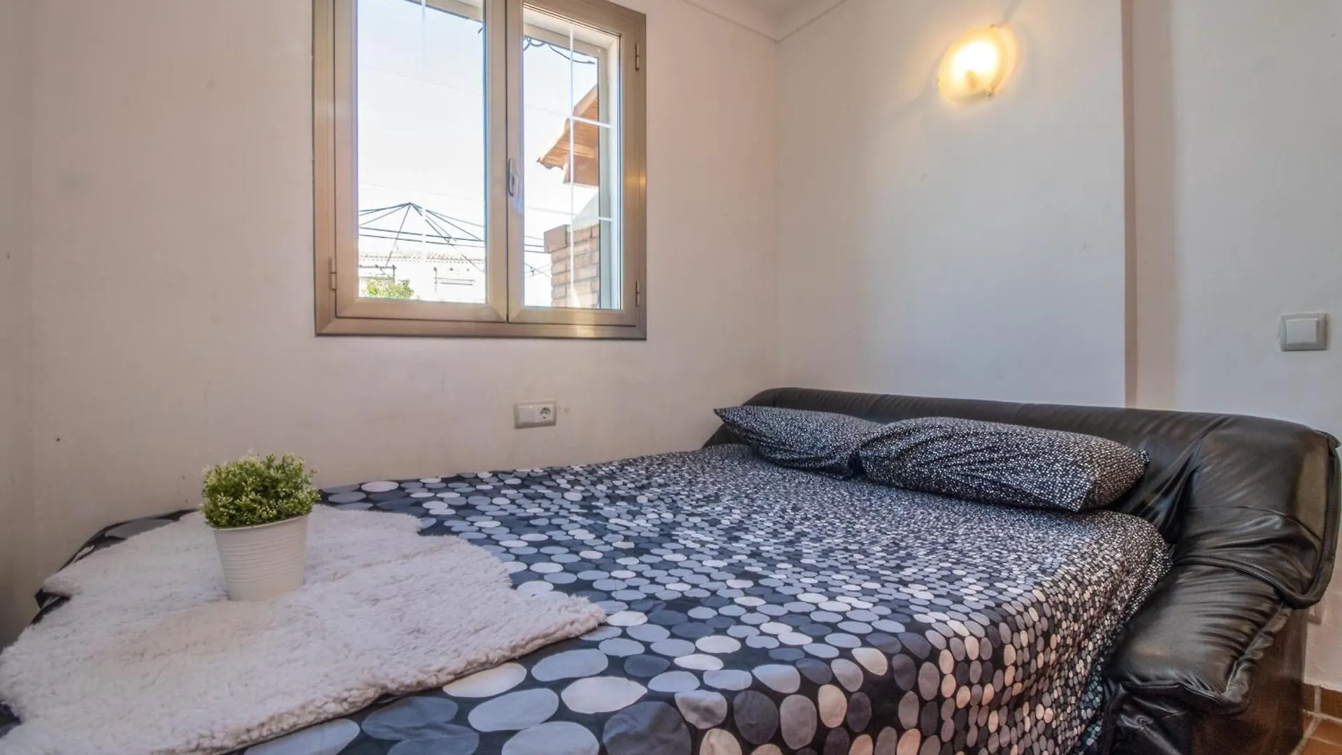 5 Habitaciones, 3 Banos, Piscina Privada, Amarre 15M Empuriabrava Holiday home
