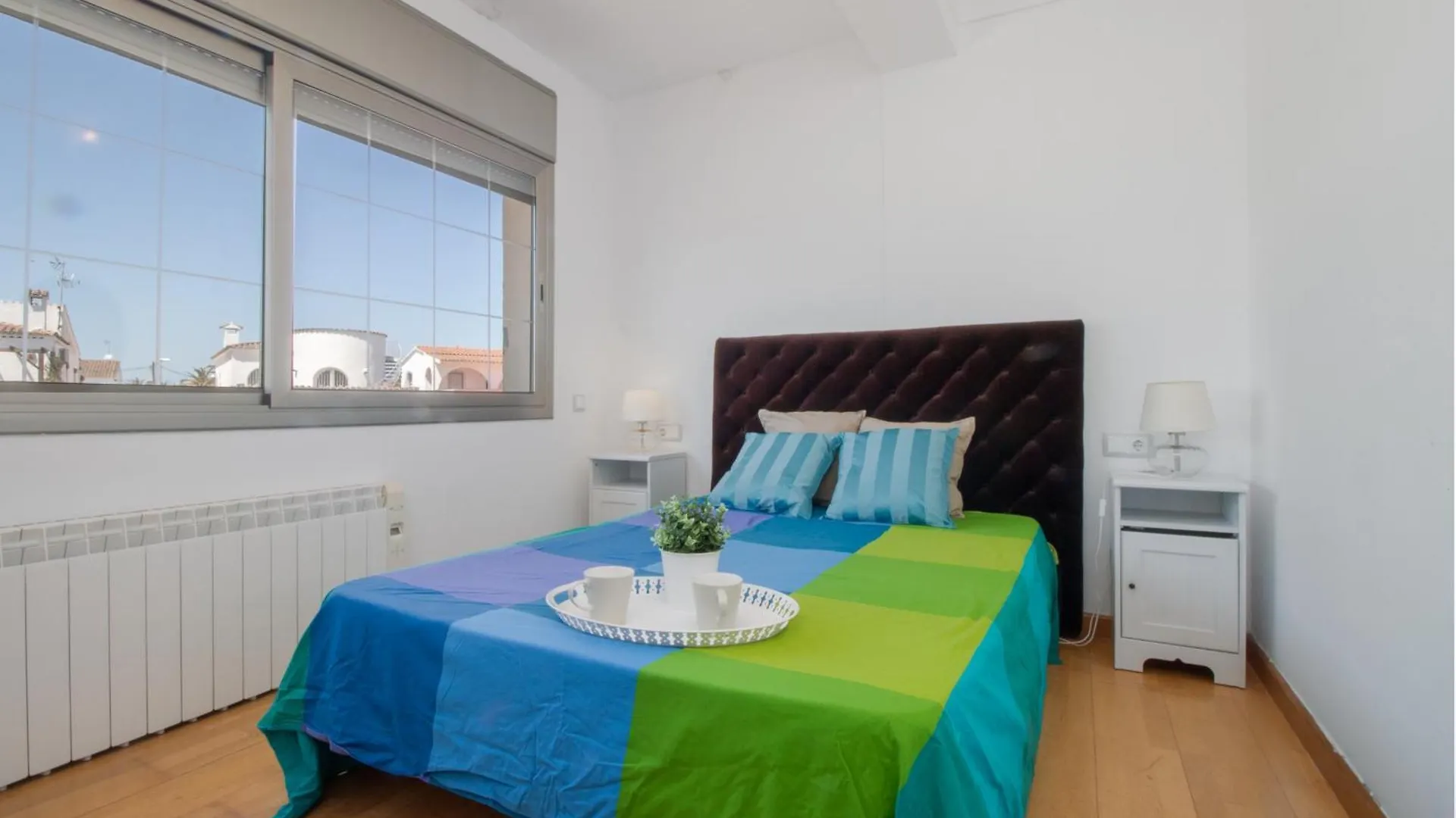 5 Habitaciones, 3 Banos, Piscina Privada, Amarre 15M Empuriabrava Holiday home