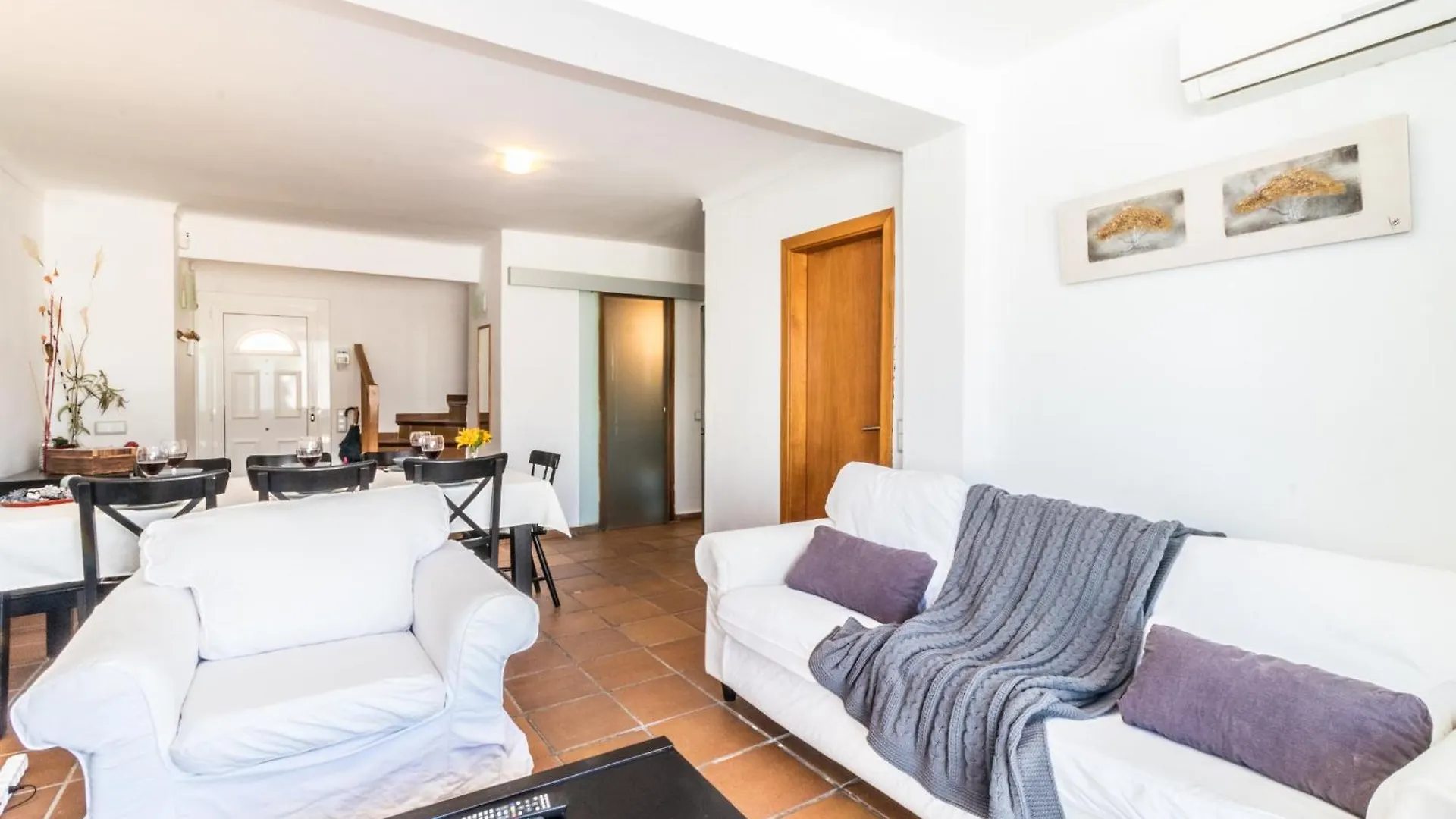 5 Habitaciones, 3 Banos, Piscina Privada, Amarre 15M Empuriabrava